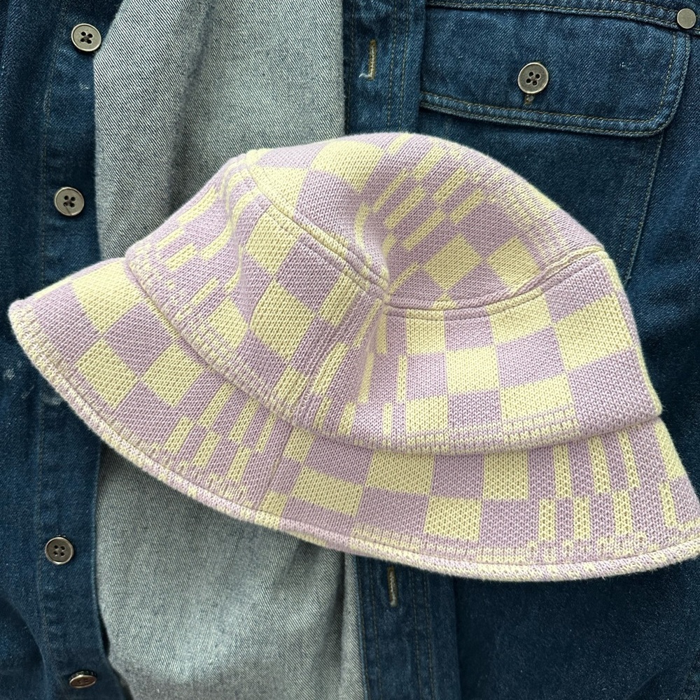BUCKET HAT